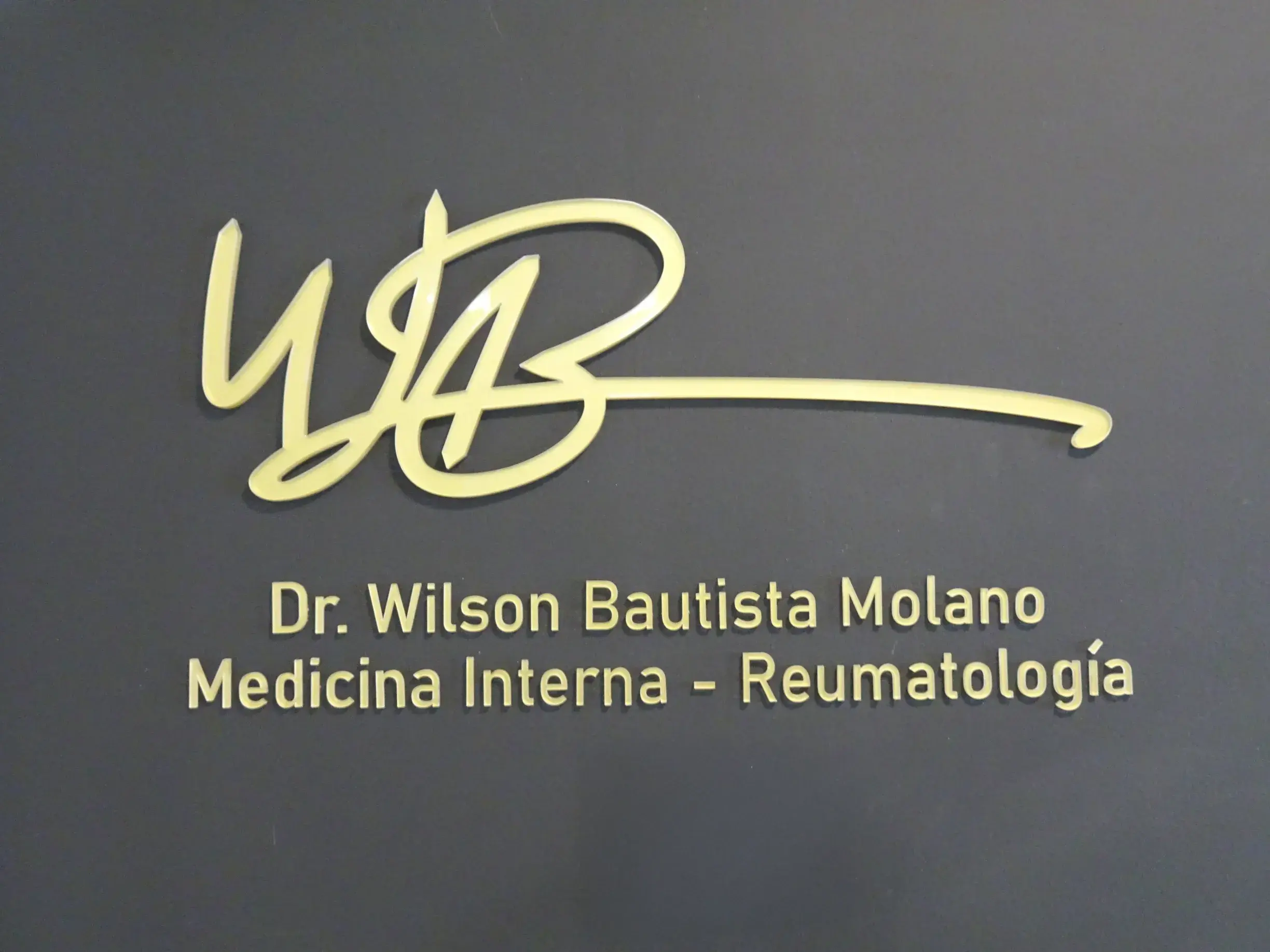 Firma del Dr. Wilson Bautista